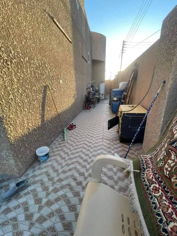 دار 400 م  ركن  وجه 20 ونزال 20 القادسية قطعة 500 مقابل ثانويه الميسلون للبنات
طابقين 5 نوم استقبال و مطبخ حار بارد و صاله داخليه  الارضية كاشي مطعم بمرمر و صحيات عدد 4 و منور حولي 
گراج سيارة حديقة  السعر 240ض قابل للتفاوض 
للأستفسار خاص او واتساب 
***********
***********
