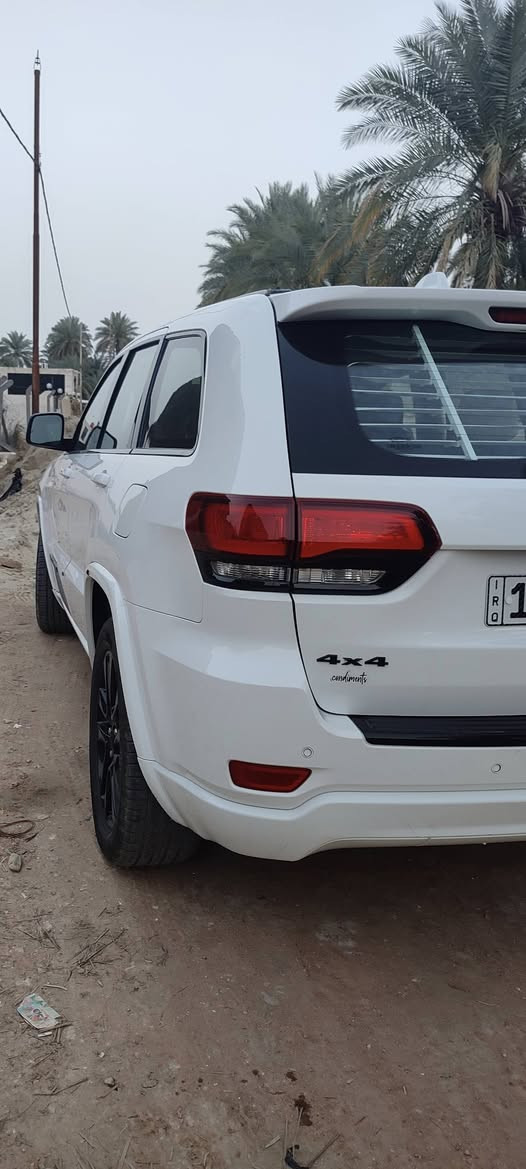 Jeep Laredo  2018  ..black top..  
جيب بلاك توب اللون أبيض ثلجي "حاجب ابيض" مستوردة من امريكا" للمملكة العربية السعودية ومصلحة بأمريكا " مجددة لغاية 2027..فول جديده واستخدام شخصي بعناية تامة.. ماشية 60 ميل رقم بغداد انكليزي جديد..؟
حادثها  سطحي تبديل بنيد ودعامية باصلية نفس اللون وصبغ بسيط في كرون الجاملغات الأمامية دون دواخل ولا حداديه "ايرباكات معادة.".  تم التصليح بأمريكا.." ولو كان التصليح بالعراق لم يتبدل البنيد ولا تنصبغ كرون الجاملغات لبساطة الحادث..!! رقم الشاصي والسونار ضمن الصور المرفقة.."..محرك 3600سته.سلندر"وكير "وحداديه "جيدة جداً وعالفحص" ...

   فتحة " جنطة كهرباء"حساسات خلفيه " تحكم ستيرن جهتين " قفل سرعة " فور ويل" كاميرا دوارة " تشغيل عن بعد" كشن جلد ومخمل" تدفئة ستيرن و كشنات" كرسي السائق كهرباء " شاشة عرض كبيرة" شاشة عطلات وبرمجة" تخم تاير جديد "ويل 20 اسود" بلاك توب اصلي "ثلاثه مود انظمه قيادة" تعتيم مرايا "  تبريد شركة قطعتين فصل ايمن وأيسر.." تدفئة مرايا الخارجية.,"وهناك الكثير من المواصفات..مكان السيارة السماوة .... بيع مراوس حسب القناعه ومن الله التوفيق...!!
للجادين الاتصال ***********
