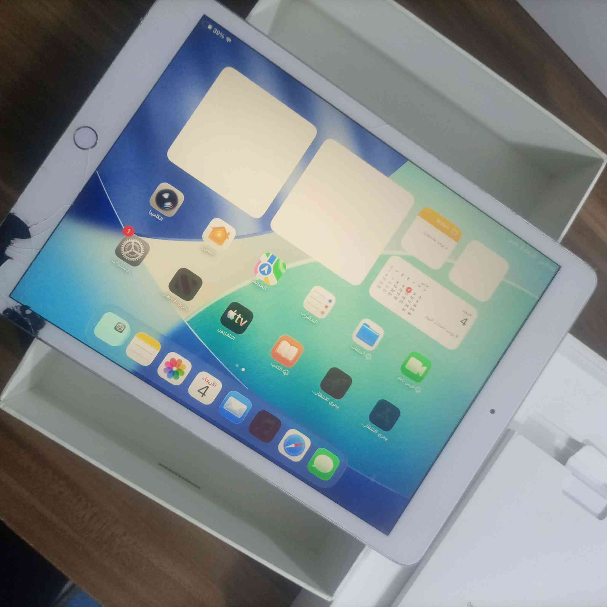 ايباد 9 ايفون
ذاكره 64  مبدل فقط حساس وشويه فطر مثل ما موضح بالصورة ابد ما مأثر على لمس بدون ملحقات فقط الكارتونه 
بطاريته ابد ماتصرف  سعر 220 بيه مجال بسيط
مكاني نجف الاشرف الرقم ***********
