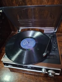 مشغل فينيل • راديو FM • توصيل