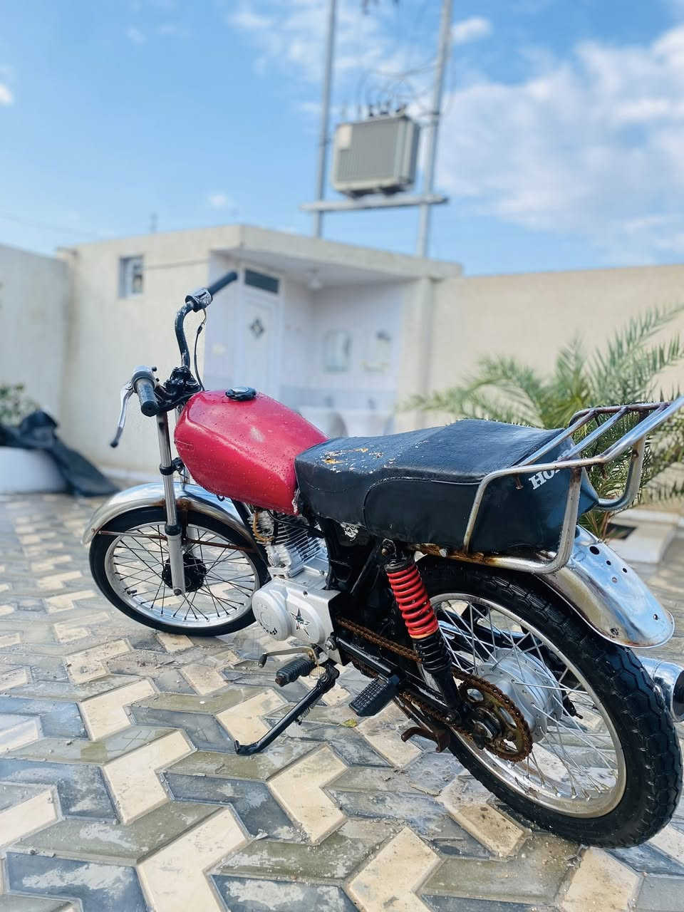 سلام عليكم دراجه لبيع جاهزه ومرتبه محرك المرغوب السعر ٤٠٠ الاتصال رقم الهاتف ***********
