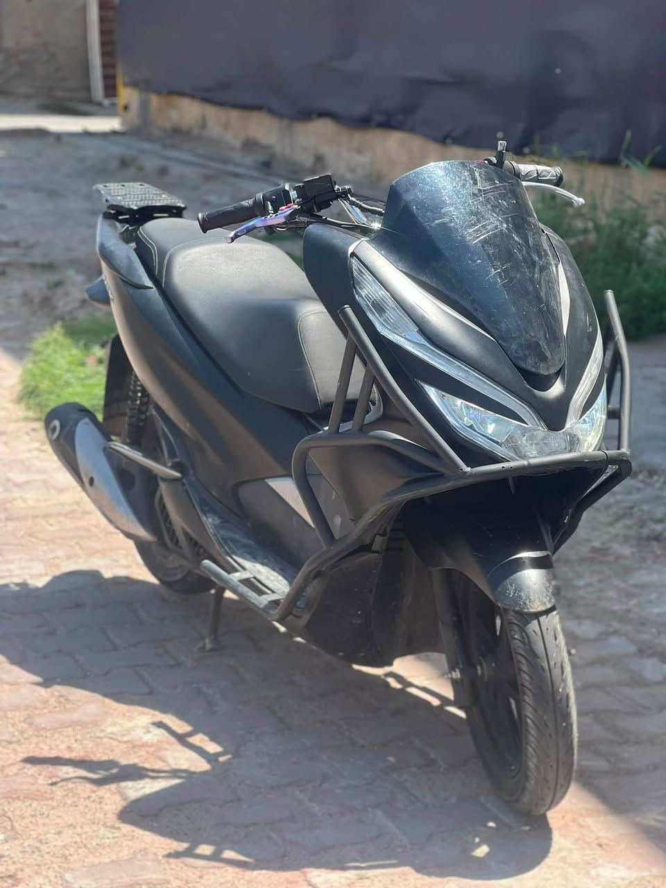 سلام عليكم
شباب pcx جيل ثالث

دراجة مكفولة كفالة عامه وبعد احلى من الصور 

دراجة خير من الله ب 1850 وبيها مجال

مكانها مدينة الصدر ق77

ملاحضة الدراجة ما مغسولة فه بيها تراب
*********** للتواصل
