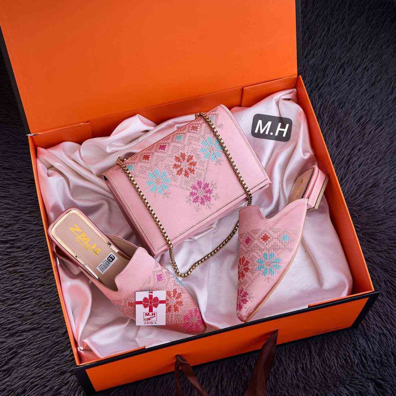 يسرنا أنتقدم إليكم الجديد 
من أواخر صيحات الموضة 
مع العلم انا ثمن جد مناسب  😍
Tayat .37.38.39.40.41 بوسكورة, النواصر


**إذا كنت صاحب هذا الإعلان وتريد حذفه لأي سبب، رجاءا أرسل رسالة إلى الدعم الفني**