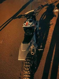 قفاز crx300cc دراجه ما ناقصها اي شي دراجه كامله بدون أوراق ماشيه 8000k...