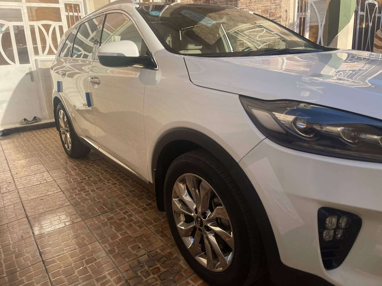 بسم الله الرحمن الرحيم..
‎السلام عليكم...
‎السعر ٢٥٥ ورقة بيها مجال جدا بسيط 
‎١. سورنتو ٢٠٢٠ خليجية وكالة الدولية 
‎٢. محرك ٦ سيلندر تو ويل 
‎٣ . مكفولة كفالة عامة مثل ما واضح بالسونار 
‎٤ . بصمة + بانوراما + ٧ راكب + ٣ قطع تبريد + شاشة + ويل كروم + صندوق شفط كهرباء + لدات + حساس امامي خلفي 
‎٥. ماشية ٧٨ الف كيلو وبأسمنه من الوكالة الى الان صار ٥ سنوات 
‎٦. السيارة كلش جديدة وما بيها اي نقص 
‎مكانها بغداد الكرخ  وللأستفسار اكثر 
‎***********
