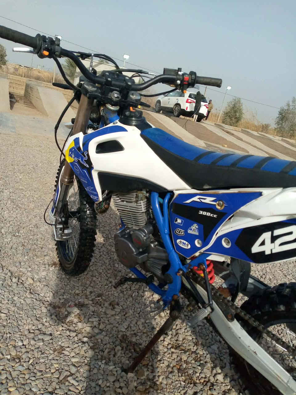 السلام عليكم (مكلف بل نشر)‏‪
قفاز محرك 300cc دراجه جديد ما مفتوح برغي بيها دراجه تجي وشوف النضافه 
مكان ديالى الخالص فلكه مصطفى جواد ‏‪0787 240 9078‬‏
