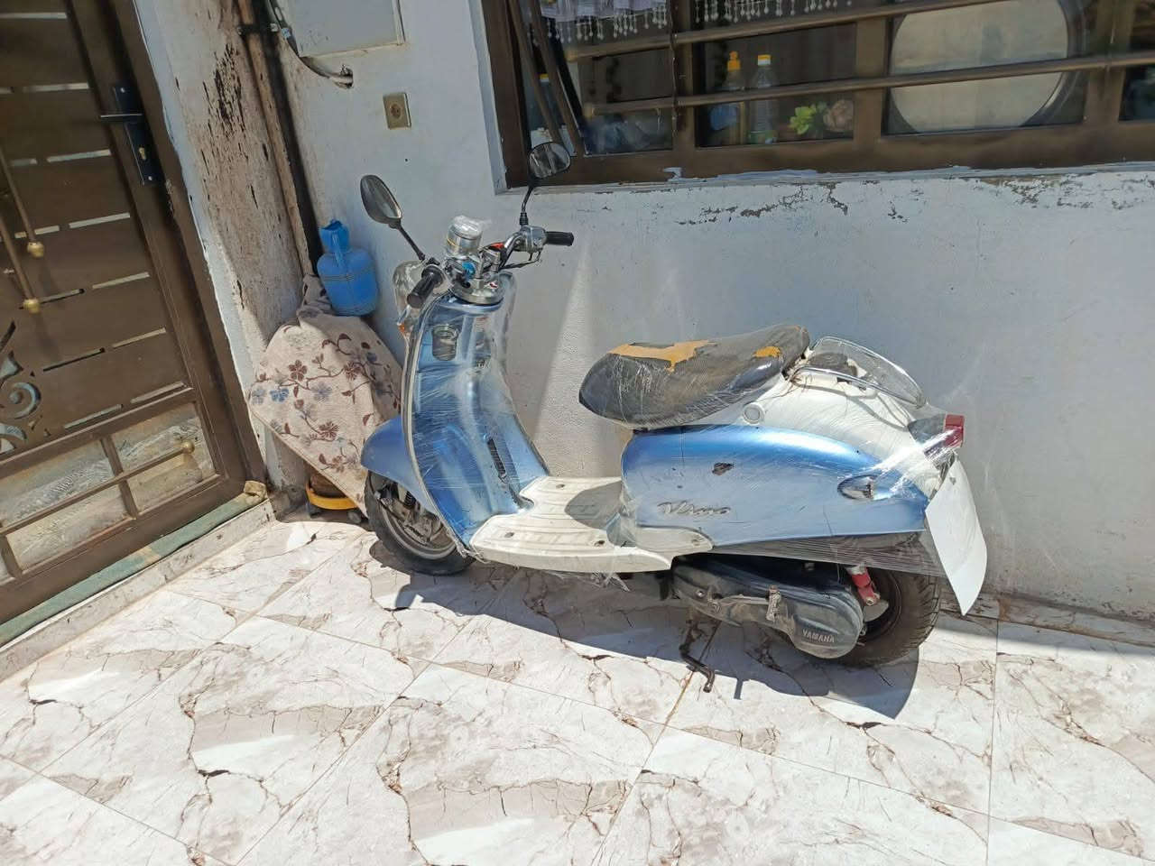السلام عليكم عبد الحليم فحل ما شاء الله كلش نظيف محرك ما مفتوح كبس كهربات شغاله نكره سلف مال بيت عله وضع شركة تخم تاير جديد چبلس  مال جناي الماطور 
كبريت بلادي جاهز ما ناقصه الف السعر 200 بيها مجال للطيبين مكاني كركوك كوباني 
***********
