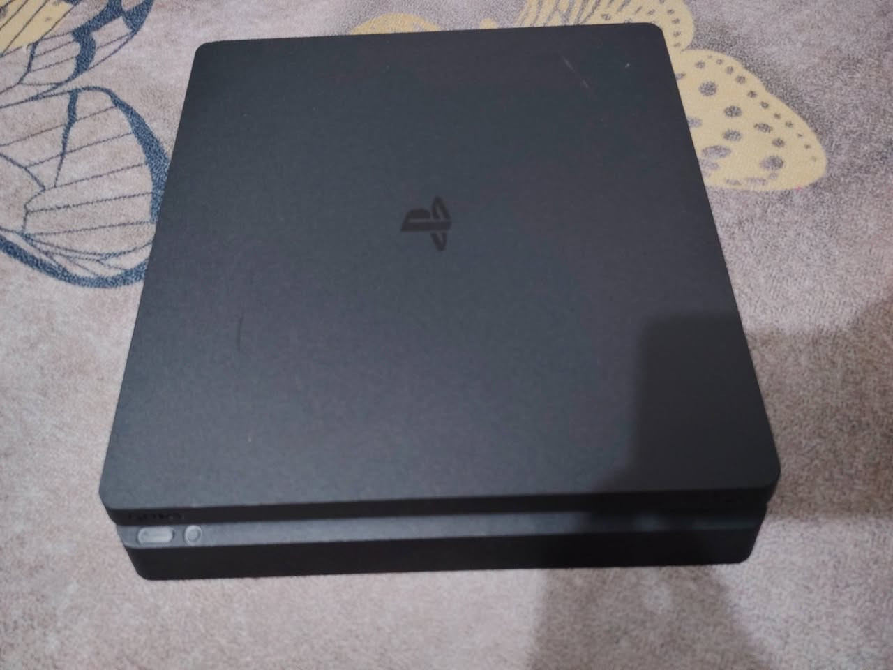 سلام عليكم بلي فور سلم مهكر ذاكره ٥٠٠ ملحقات ٤جوستكات ويوبيس شحن وياه سعر ٣٠٠ اتصال ***********
