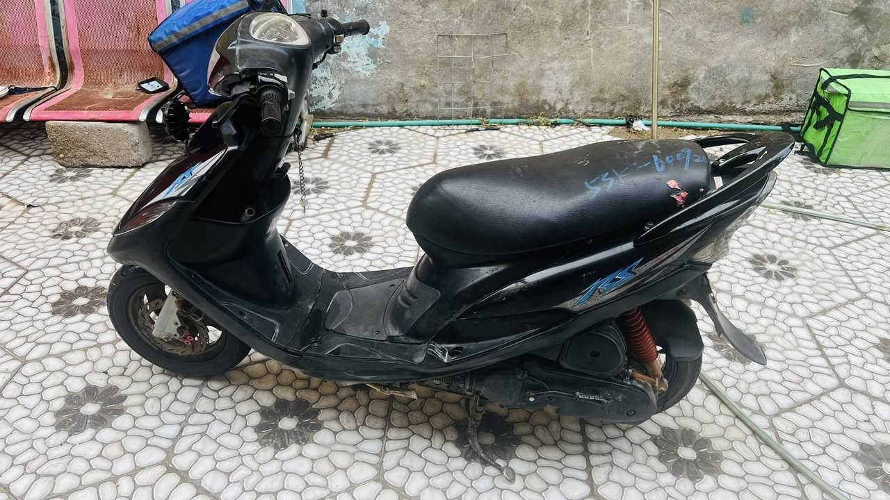 سلام عليكم دراجه ماكس عدله للبيع صارله شهرين طالعه من الحاويه مكفوله من الطول لطول ختم واحد كلشي شغال بيها السعر ٩٥٠ وبيها مجال مو شراي لاتعبني الرقم 
***********
