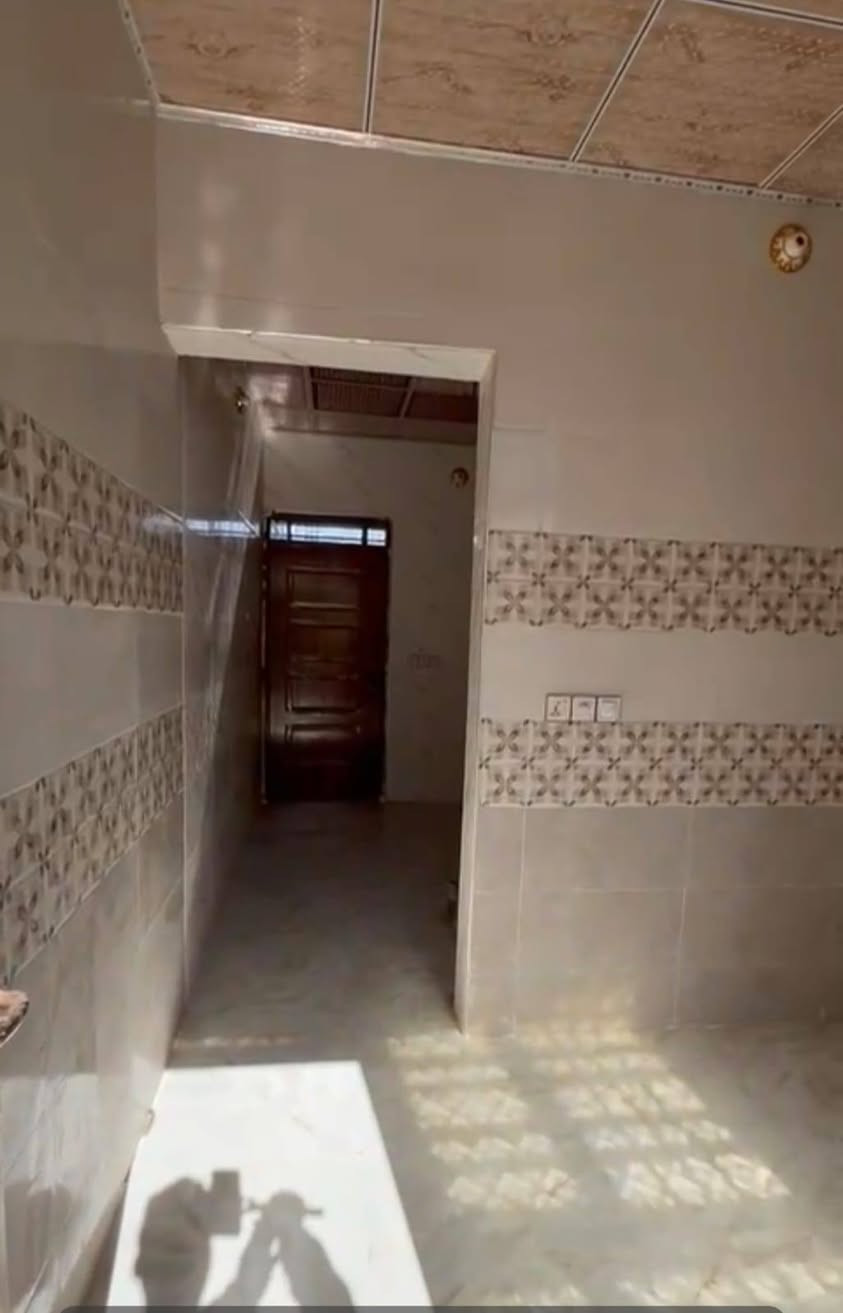 #بالأقساط #بالأقساط 
بيت 50 متر طابق واحد في كربلاء المقدسة مجمع الإبداع بناء جديد تسليم مفتاح 🔑 يحتوي على مطبخ وصالة وغرفة نوم وحمام داخلي وحمام خارجي المنطقة كاملة الخدمات تبليط كهرباء ماء مجاري مولد ذهبي خطوط سيارات سند الأرض طابو زراعي صرف سند 25 إقرار محكمة للإستفسار الإتصال على ***********
***********
ماسنجر موجود واتساب موجود على الأثير راسل أو أتصل وتدلل  ..
