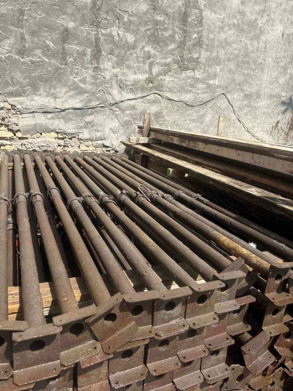 جكات حاضن طول ٤ متر للبيع العنوان حله مركز ***********
