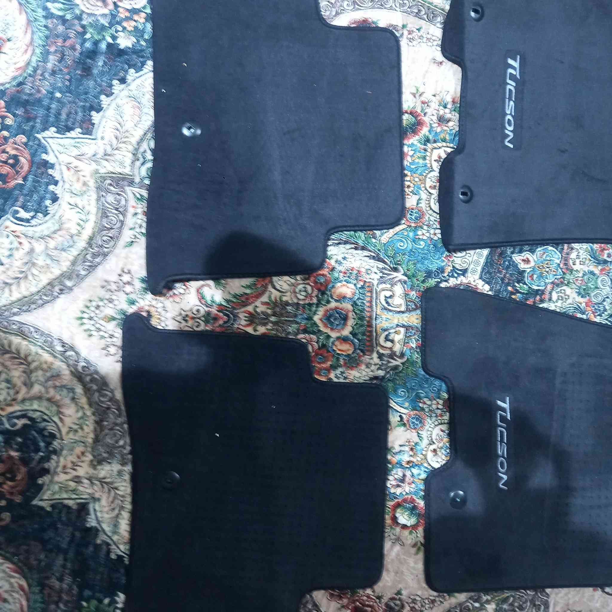 من رخصه الادمن 
السلام عليكم عندي كاربد توسان للبيع الظهر مالته ربر وهذا موضح قطعه ما تتفوت الصراحه 
رقمي واتساب ***********
