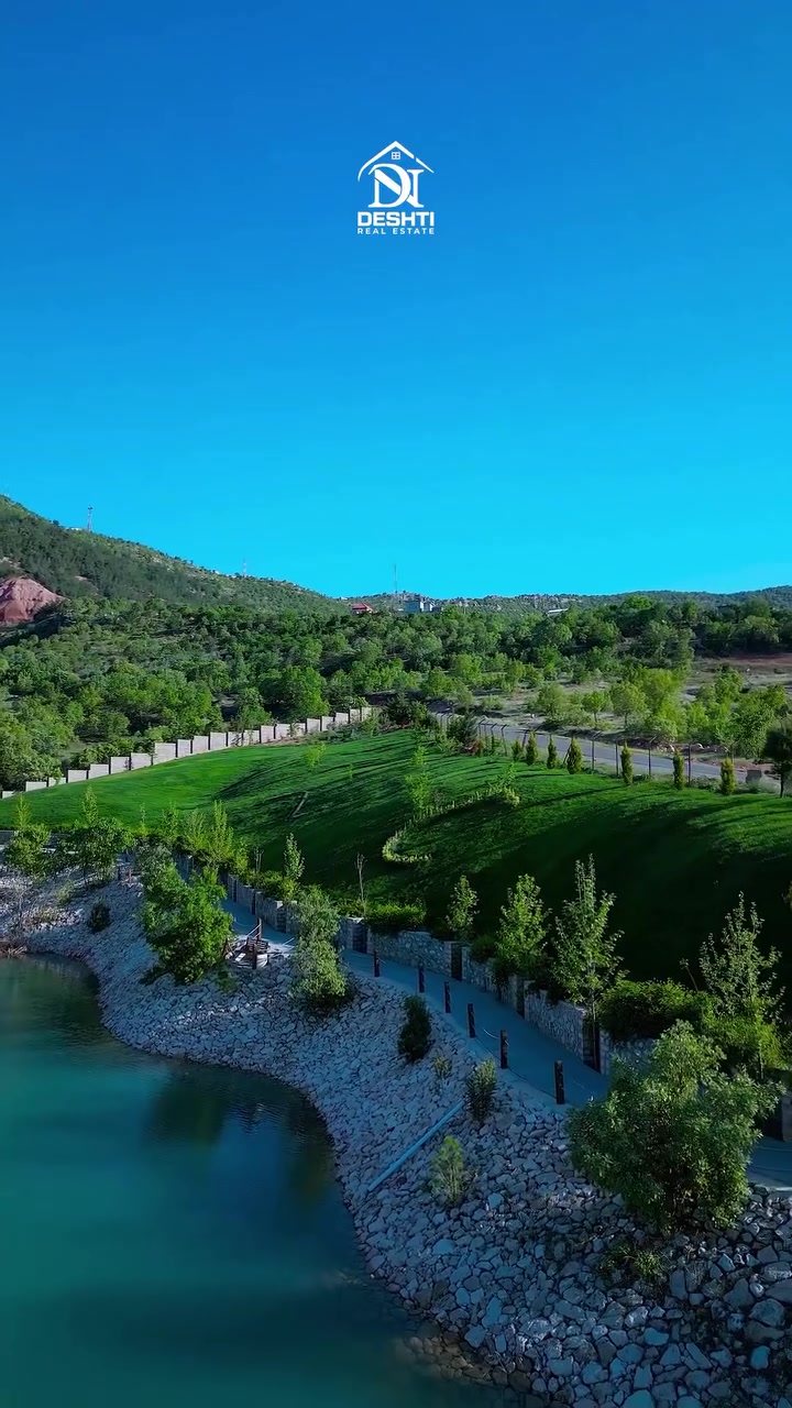 دوو ڤێللەیێن جوان و سەرنج راکێش
بو فروتنێ ل Babllo Garden
.
.
روبەرێ ڤێللێ :- 500 مەترێن دووجایە
ڤێللە. ژ 6 ژوورێن نڤستنێ پێکدهێت
.
قاتێ ئێکێ :- هولەکا بەرفرەهـ
دگەل ژوورا پێشوازیێ ، لێنانگەهـ
 باخچە ، جهێن تایبەت یێن رینشتنێ
و دگەل ژوورەکا نڤستنێ.
.
قاتێ سەری ژورێن ماستەر 
بخوڤە دگریت دگەل بالکونێ 
.
.
ژبو پتر پێزانینان پەیوەندیێ 
ب ڤان ژماران بکەن
. ***********
. ***********
