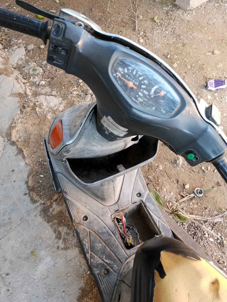سلام عليكم دراجه ادرس ياباني مديل 2013 مجفته مره واحده نقصه بس باتري 250وبيه مجال المكام الحسينيه (***********)
