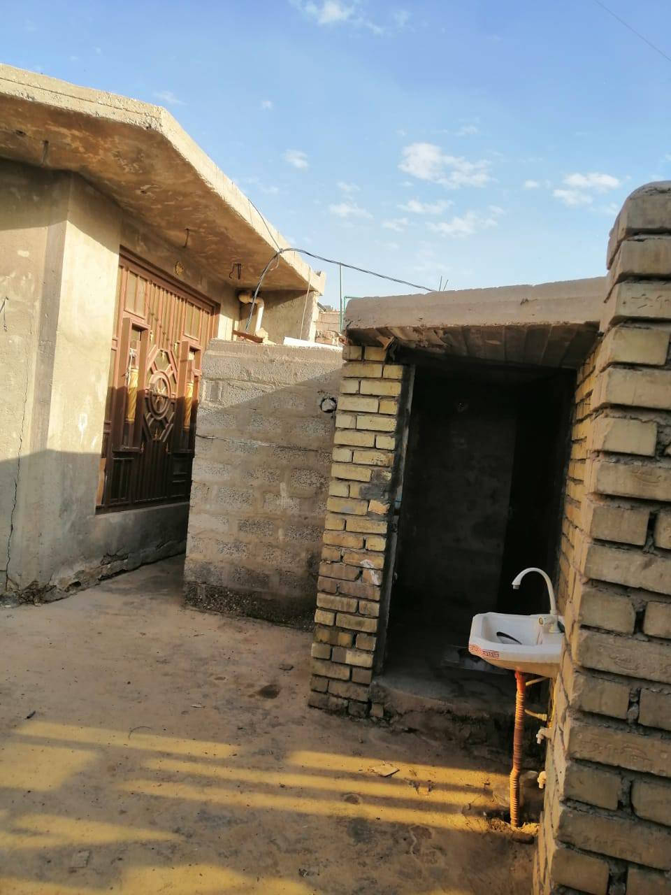 يا الله سلام عليكم بيت للبيع منطقه جامع عتبه خلف المعارض
قريب ع شارع المساحة 200م 
واجه 10 يحتاجله ترتيبات بصيطه 
التفاصيل داخل الصور للستفسار مراجعه مكتب الرحمن شارع الرسول محلات سليم خريبط او الاتصال📞👇
ابو مؤمل 
‏‪***********‬‏
سجاد ***********
