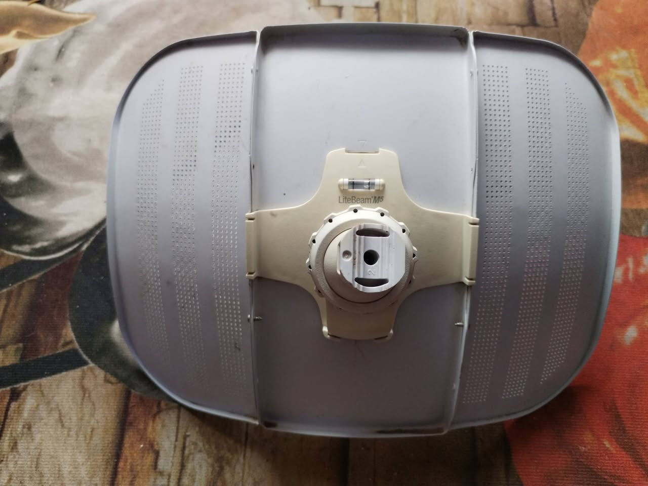 السلام عليكم
نانو Ubiquiti LiteBeam M5 للبيع

التردد 5GHz
السرعة اكثر من 150Mbps
مدة الاشارة 10 كم
بي ميزان ماء للضبط بشكل مستقيم

ممتاز للالعاب و البث المباشر و التصفح بشكل عام

السعر 40 الف مكاني بغداد الشعلة
***********
