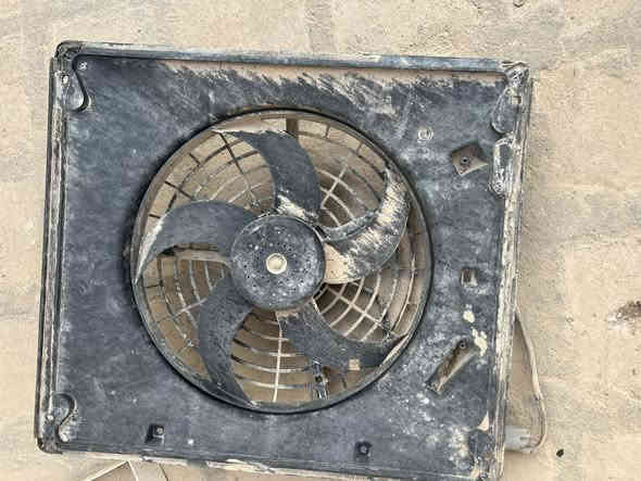 سلام عليكم غراض مال سياره للبيع
كشنات جنبي نيسان قلاب هنا وغراضهن 
راديتر جنبي ناصي نضيفه 
كلج مروحه 
ومروحه كهربائيه 
مسجل كوستر 
*********** 
مكاني.  بابل
