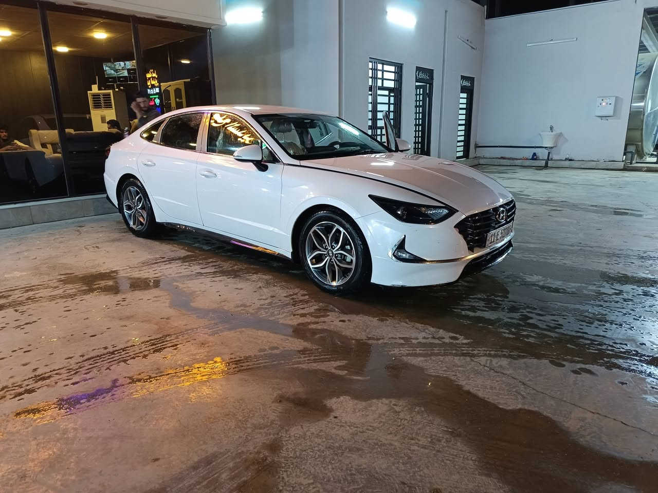 سلام عليكم
سوناتا خليجي2021 رقم بغداد باسمي مداور 
السياره محرك 2500دوش 
كاميره وشاشه وحساسات وتحكمات 
كشاف ضباب 

سياره نضيفه وجديده ومال جناي 
اتصل ***********
