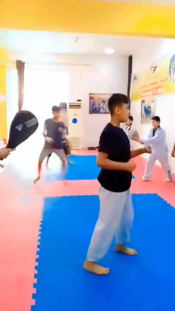 🥋 إعلان افتتاح: مدرسة العادل للتايكواندو 🥋
بشرى سارة لأهالي منطقة المصلحية والمناطق المجاورة...

تعلن مدرسة العادل للتايكواندو عن فتح باب التسجيل والانضمام لصفوفها، لبناء جيل رياضي قوي ومتميز، وتحت إشراف وتدريب قيادة دولية محترفة:

🏆 بإشراف المدرب الدولي: الكابتن إبراهيم محمود 🏆

👥 الفئات المستهدفة:
تستقبل المدرسة الأبطال من مختلف الفئات العمرية:

البراعم 👶الأشبال 👦الناشئين 🧑الشباب 👨

📍 العنوان والموقع:
المصلحية - قرب جامع الحكمة.
🎯 لماذا تنضم إلينا؟
تعلم فنون الدفاع عن النفس والقتال الأولمبي.
تطوير اللياقة البدنية، المرونة، والثقة بالنفس.
المشاركة في البطولات المحلية والدولية.
بيئة تدريبية آمنة ومجهزة بأحدث المستلزمات الرياضية.
ملاحظة: المقاعد محدودة لضمان التركيز والاهتمام بكل لاعب. 
سارع بتسجيل ابنك ليصبح بطلاً مستقبلياً!

للمعلومات الاتصال على الرقم التالي
‏‪***********‬‏
