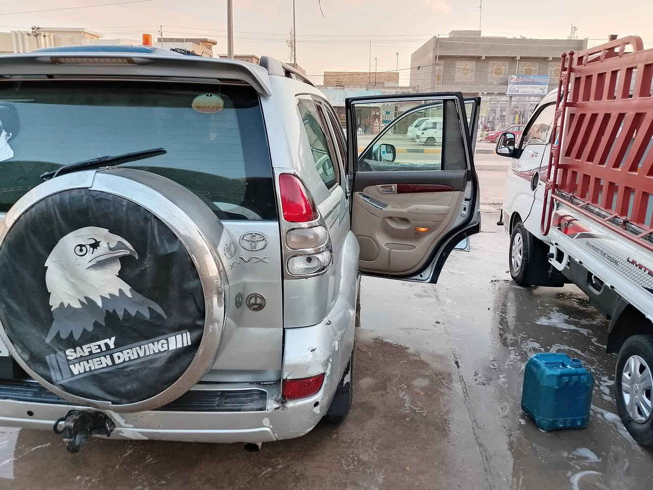 سلام عليكم اخوان سيارة ابرادو الفين وخمسة للبيع السيارة ستة اسلندر سبعة راكب اتلث قطع تبريد وفتحة سقف وباقي المواصفات معروفة بيهة بس ضربة بسيطة بلجاملغ الخلفي بسيطة كلش السعر 135وبيهةمجال للشراي ويدلل علية. رقم ***********
