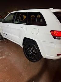 جيب كراند شيروكي 2020 أمريكي  ضررها (بنيد+جاملغ) حادث خفيف وبسيط  مواص...