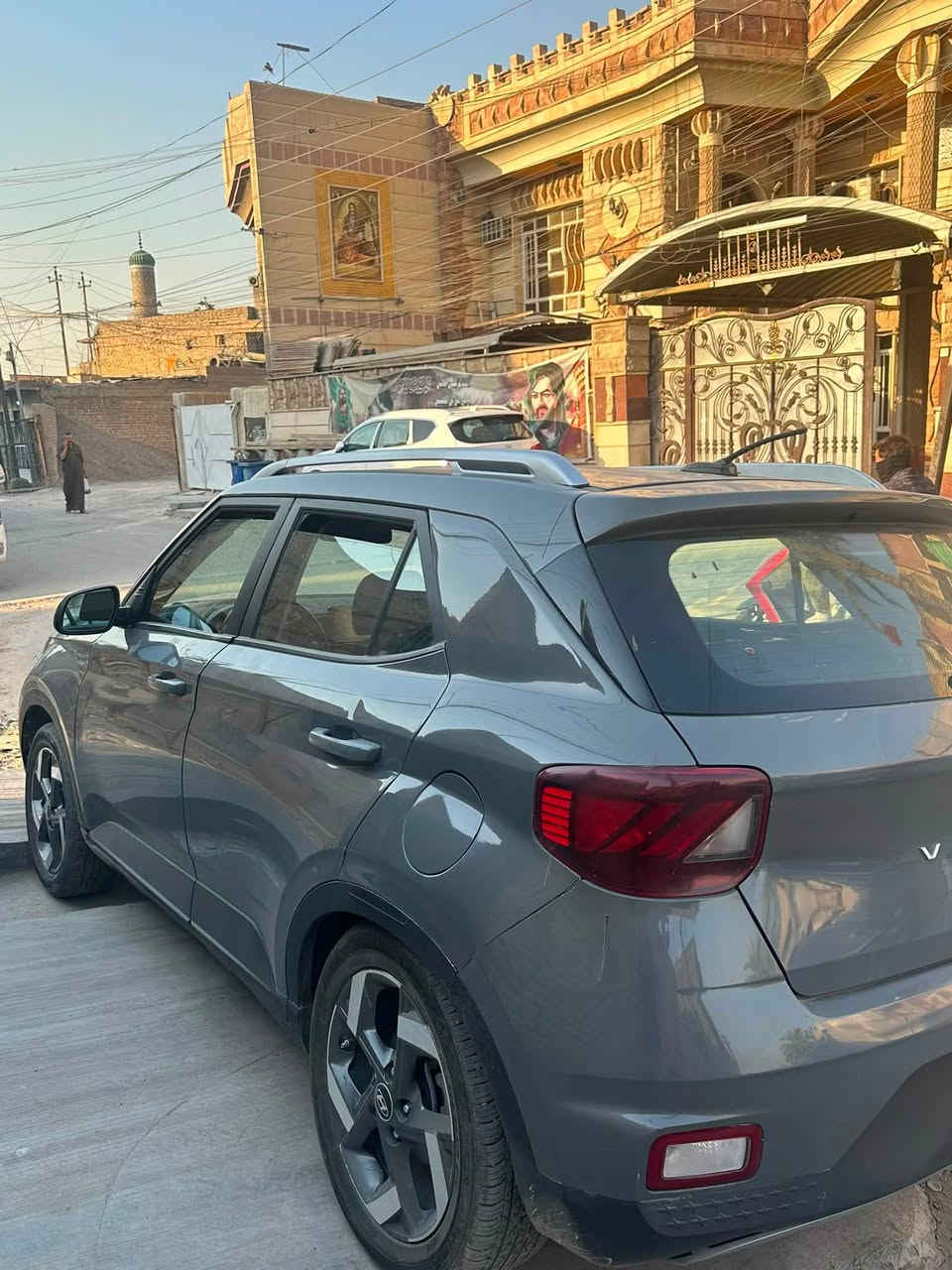 السلام عليكم 
السيارة للبيع هونداي فينو SEL 2023 فول ما عدة البصمة 
محرك 4 سلندر 1600 تحكم اربع جهات شاشة لمس كامرا خلفية رادار امامي رادار جوانب أنظمة قياده
 لون السيارة رمادي فتحة وارد أمريكي صور الحادث موجودة 
السعر 99 وبي مجال نهايتهة 95 
هذا الرقم *********** موجود واتساب
