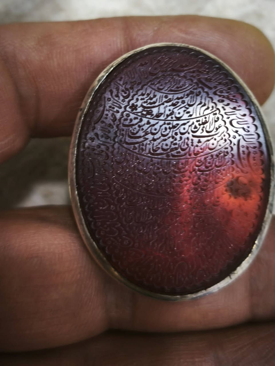 السلام عليكم محبس يماني تحفه من تحف الزمان حجم وصياغه يدويه وخط نوادر للبيع الاتصال ***********
