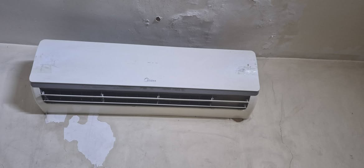 سبلت ميديا الحديث تبريد بارد جدا اشغله كدامك غيد داخل تصليح غاز مال الشركه
فقط بي الغلاف مكسور الليط
السعر ٥٠٠ 
لحب يشتري يتصل 
***********
بغداد الجديدة
