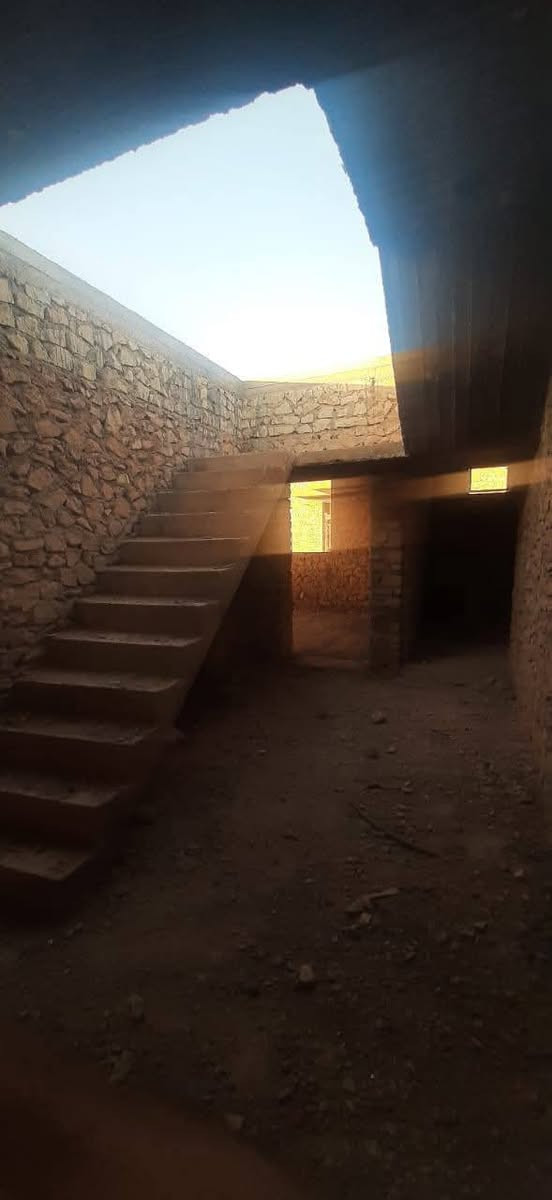 هيكل للبيع في الخفاجيه مساحه 550 م 
غرفتين ومطبخ وديوان وهول وصحيات وكندور
السعر 26 مليون وبي مجال
الاستفسار التواصل على الصفحه او الرقم
***********
