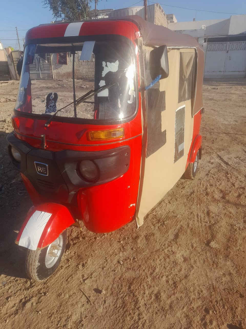 تكتك البيع موديل 2019 سعر 4ونص وبيهه مجال بصيط حك جيه عنوان ناحيه الوحدة رقم***********
