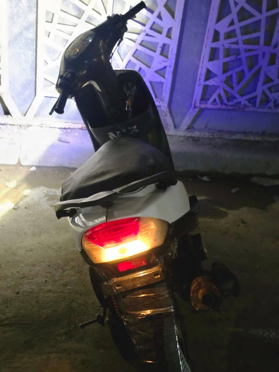 للبيع ماكس منغولي
كهربائيات شغاله زوج تايرات جديد
كابريتر جديد
بوشه 55
دراجه مكفوله 
*********** 

مكان بغداد البياع حي تراث 
سعر 400الف وبيها مجال
