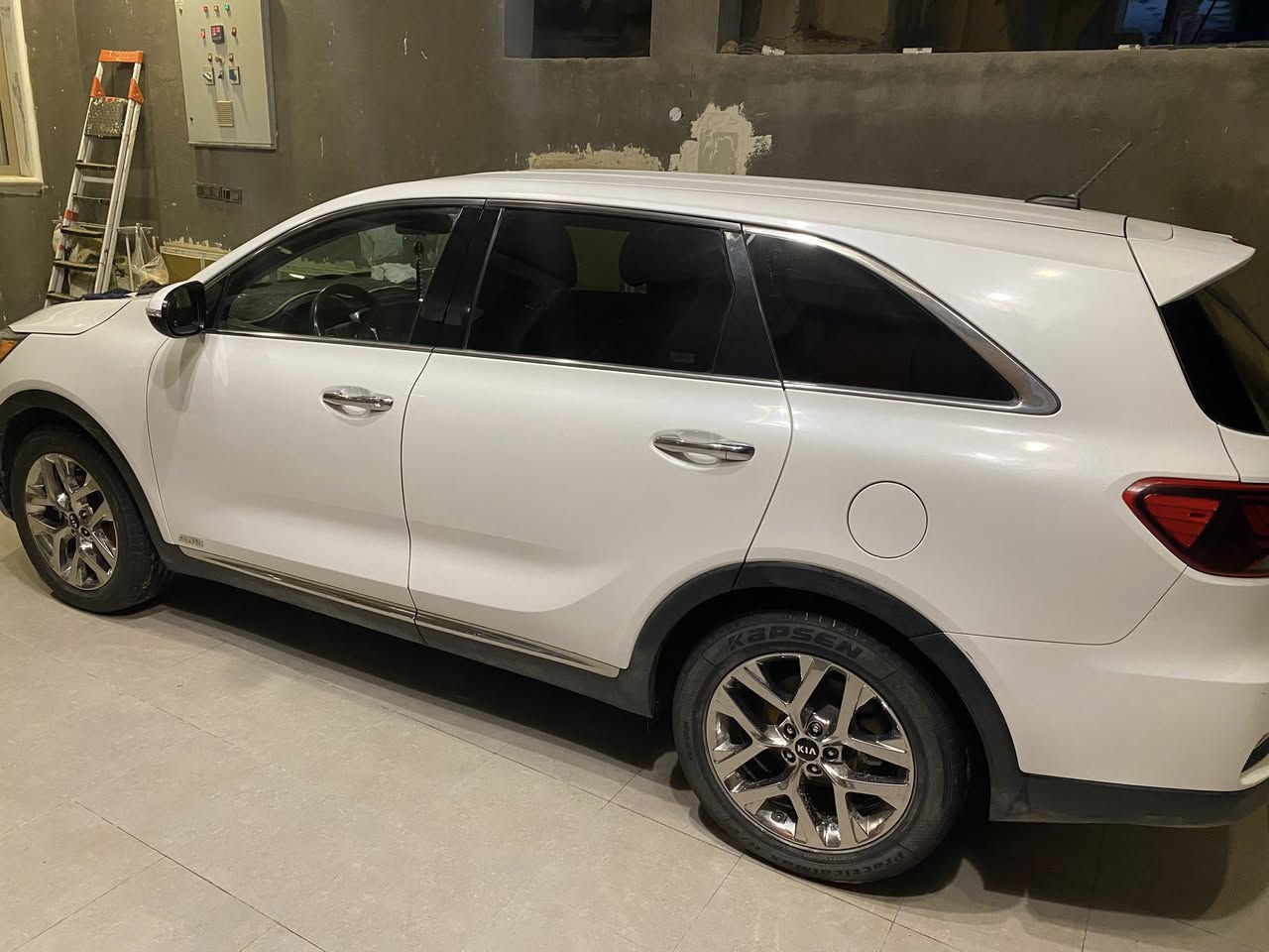 كيا سورنتو 19 أمريكي  ماشية 70 مكفولة ماعدا الباب الصدر فول ويل سيارة جاهزة السعر 240 اتصال على الرقم ***********
