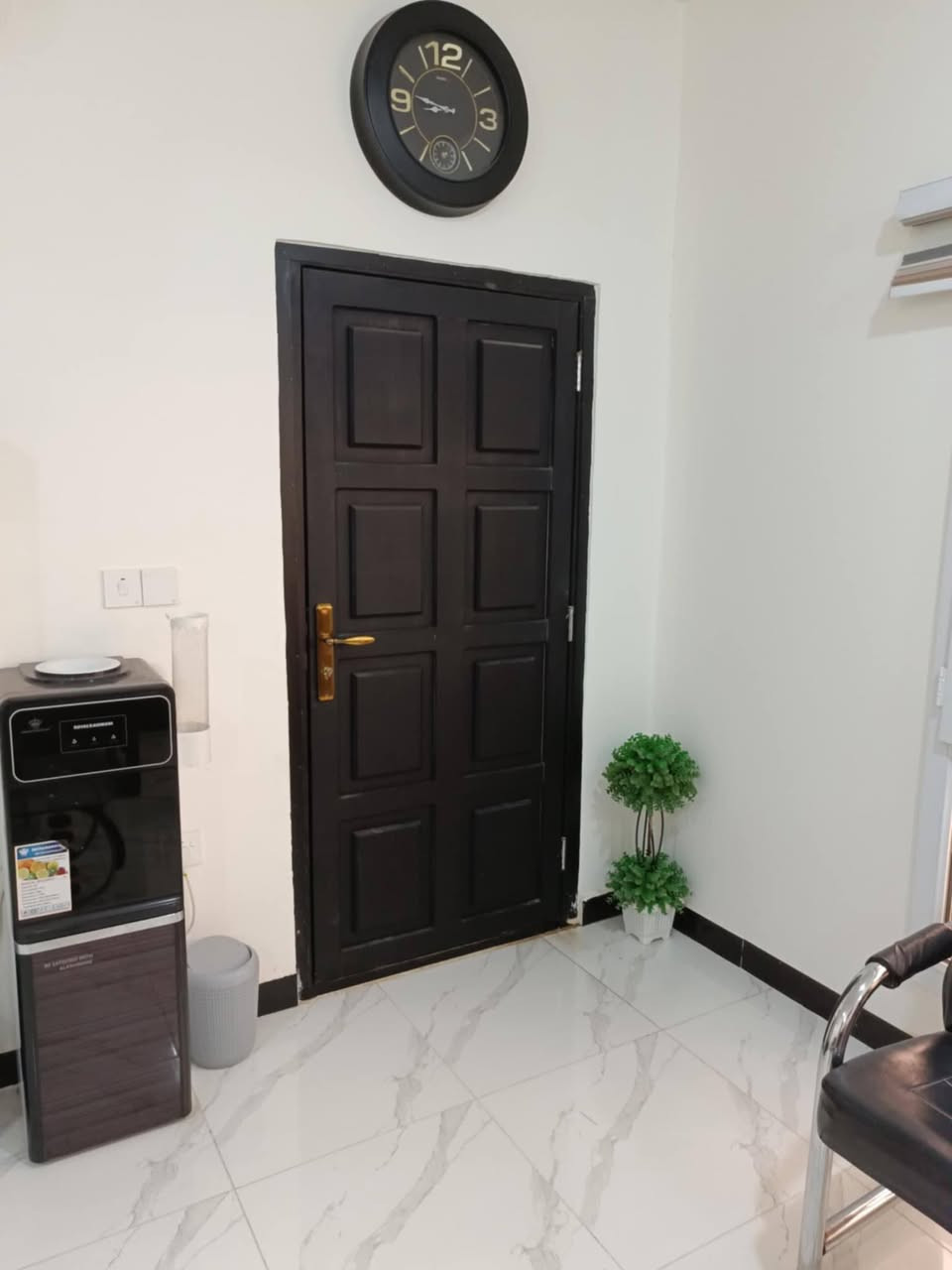 فرصة استثمارية ذهبية 🔥
دار للبيع في مجمع قرية الغدير الثانية مساحة 150 متر – طابقين
موقع مميز تجاري على شارع 30 الفاصل بين الغدير والأميرات
 مطلوب 47 مليون للمصرف العقاري قسط شهري 240 ألف
✅ مع بقاء الكفيل نفسه
📞 للتواصل والاستفسار:
***********
***********
