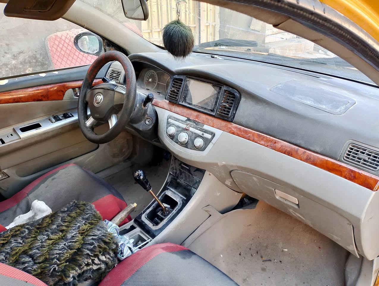 سلام عليكم ليفان للبيع موديل 2013 مكينه وحداديه جدد ستوني مسويهن  كهرباهيات كله شغاله  السنويه ساقطه السعر 25 وبيه مجال حك الجيه مكاني دوانيه فضاء الشاميه رقم الهاتف ***********
