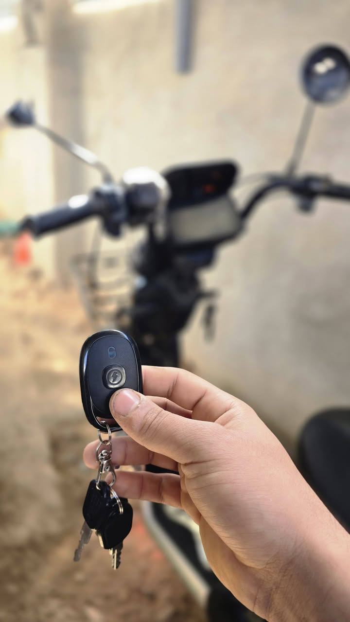 باسكل شحن لبيع
موديل 2025
6بطاريات 72v  (اولى من نوعها بابل من حيث بطارية)
مسافة تقطعة بشحنة وحدة اكثر من 50km
سرعة دراجة 40_50km
مسافة مقطوعة 5130km
تاير خلفي جوبلس
تاير امامي اصلي ما ملعوب بيه
شاحن اصلي وبطارية اصلية
اشارات وضوة وشاشة تنبيه شحن وسرعة
خاصية ربط بلوتوث 
تشغيل عن بعد
مع وجود مفتاحين
دراجة نظيفة جدا

سعرها مشترية 615الف
رايدة 475الف وبيه مجال
مكاني حله


**إذا كنت صاحب هذا الإعلان وتريد حذفه لأي سبب، رجاءا أرسل رسالة إلى الدعم الفني**