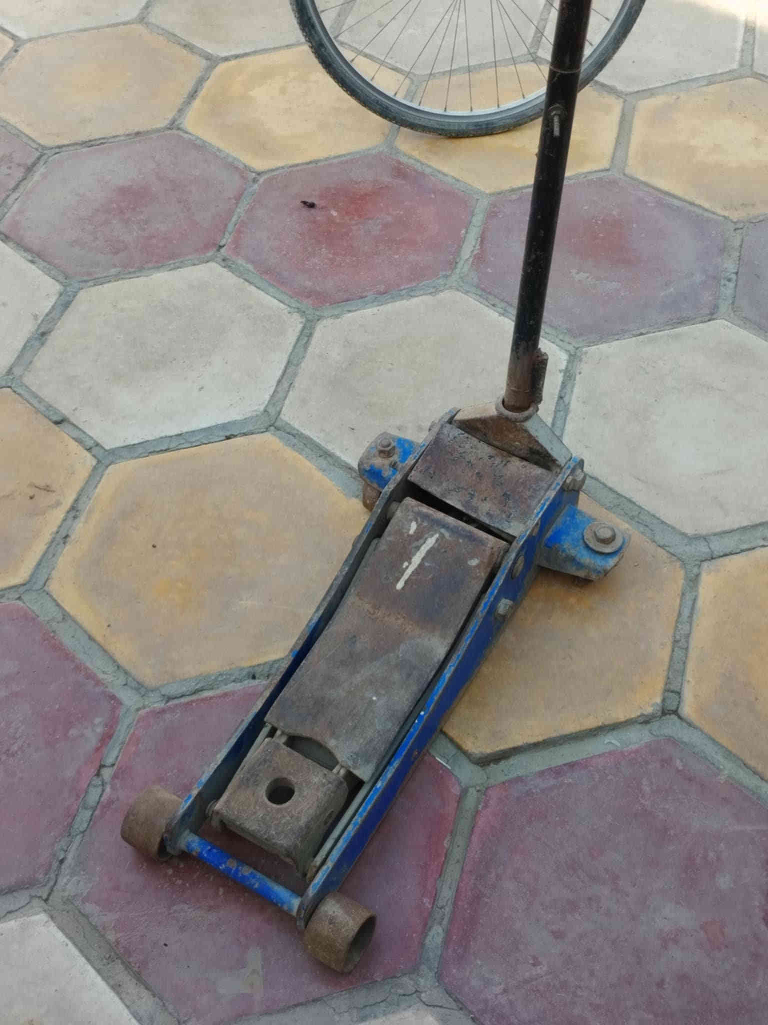 السلام عليكم محل بنجر كامل جهاز بلنص وكمبريسر وخالعه وجك وصوندات ومسدس فتح كوسره ركع الغراض كله نضيفه وشغاله 
تلفون ***********
