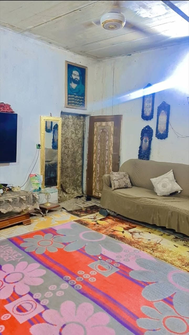 سلام عليكم من رخصت الادمن البيت البيع المساحه ١٠٠ متر العنوان الحسينيه مال الرشديه منطقه المخابرات يم مدرسه الرياض البيت تجاوز الاستفسار على الرقم ***********
