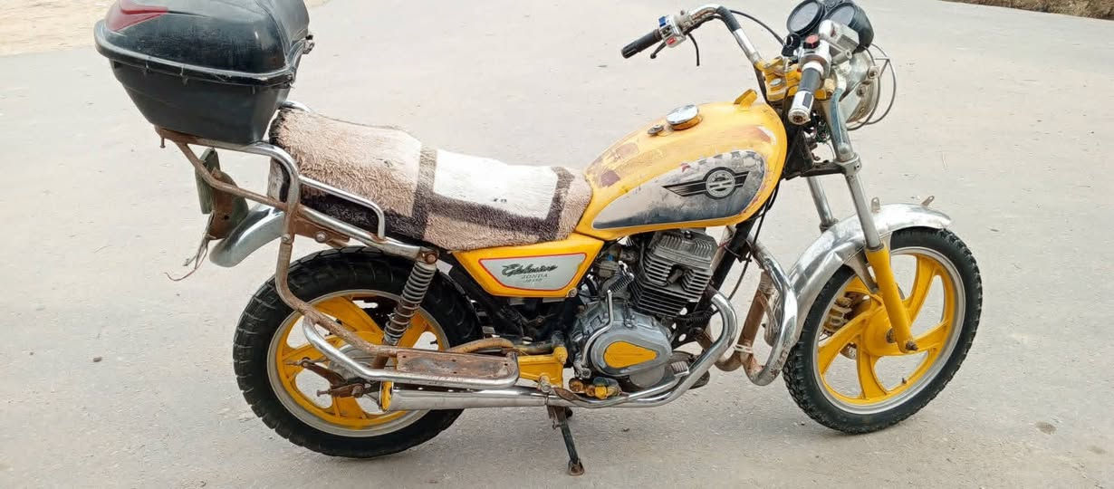 سلام عليكم أخوانـــــــــــــ #للبيع
دراجه نوع تايموته حلوه مبدل بيه بستم 
شلعه وقوه ومشي كلهن موجودات ول دراجه كلك 
تجي تفحص وشوف بعينك ما بيه اي نقص 
مكانه سوك الشيوخ كرمت بني سعيد للي مهتم يتفضل خاص ويدلل ــــــــ***********
