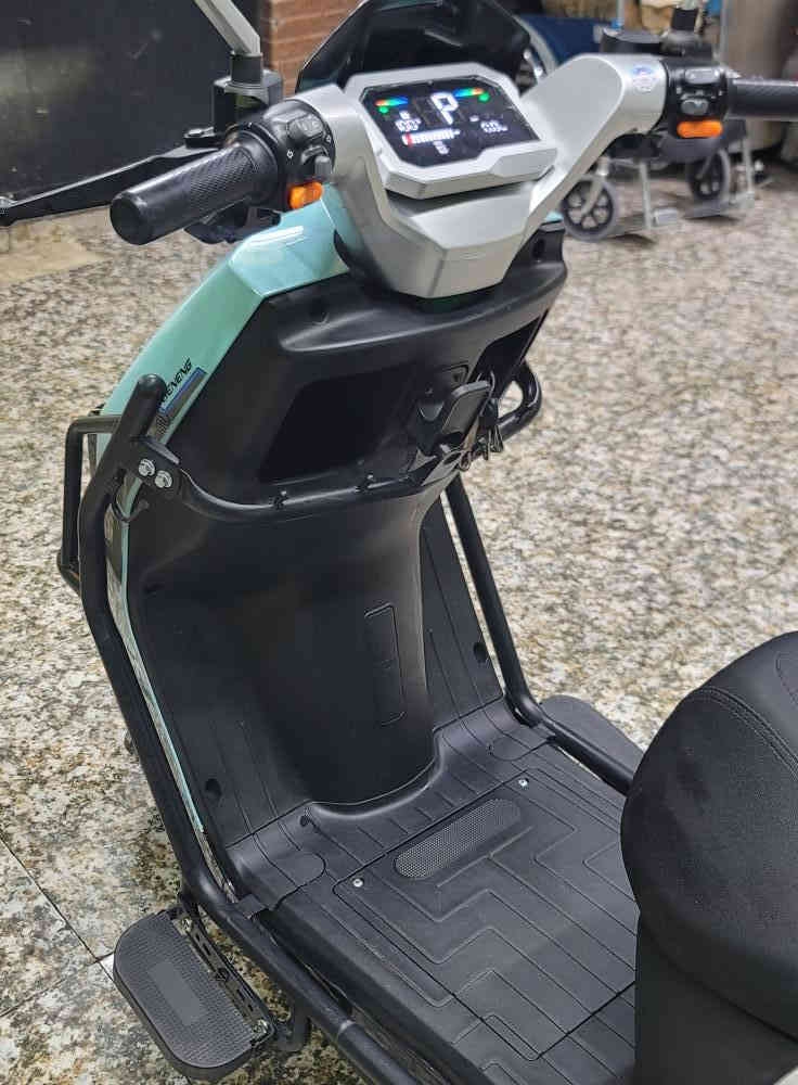 سلام عليكم مكلفة بالنشر
السلام عليكم...دراجه كهربائيه BENENG.. موديل .2025...ملف 2000..عدد البطاريات ..6..مسطره...السرعه ..110.k...اطارات أمامي خلفي جوبلس ..دسك أمامي خلفي عنبار دهن..تشغيل ..سويج ..وكارت...كهربائيات كله شغاله..اشاره..دبل اشاره..لايت عالي ناصي..هورن..سكن..سطاب لايت..مخرج شحن USP...طلاعات أماميه خلفيه...سستم  درع كامل...جهاز انذار ومانع سرقه سيكورتي قفل اطار...شاحنه اصليه تدعم الشحن السريع والأيقاف الذاتي عند امتلاء البطاريات....ملحقاته ..جنطه خلفيه..جادر مطري ...
(اخوان البطاريات نسبته 60%..يعني تقطع مسافه .40.k..مو اكثر ..)
نظافة الدراجه .100%...مكفوله من الشخط...السعر (.750.) قفل ...مكاني بغداد الشعب...الشراي يتصل...***********..
