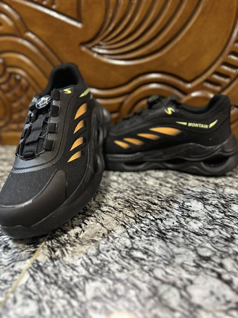 السلام عليكم
احذية اصلية جديدة القطعة على 25 الف
القياسات 45,44 قياسات اوربية
للحجز ***********
