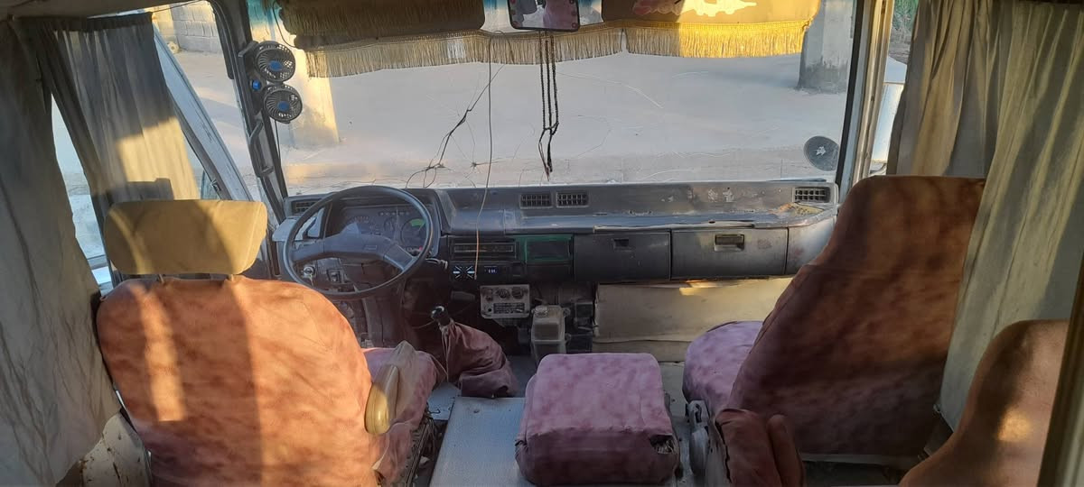 سلام عليكم  للبيع موديل ٩٠ سياره نضيفه مكينه كاز حصه بيه يوميه ٤٠ لتر للاتصال ***********
