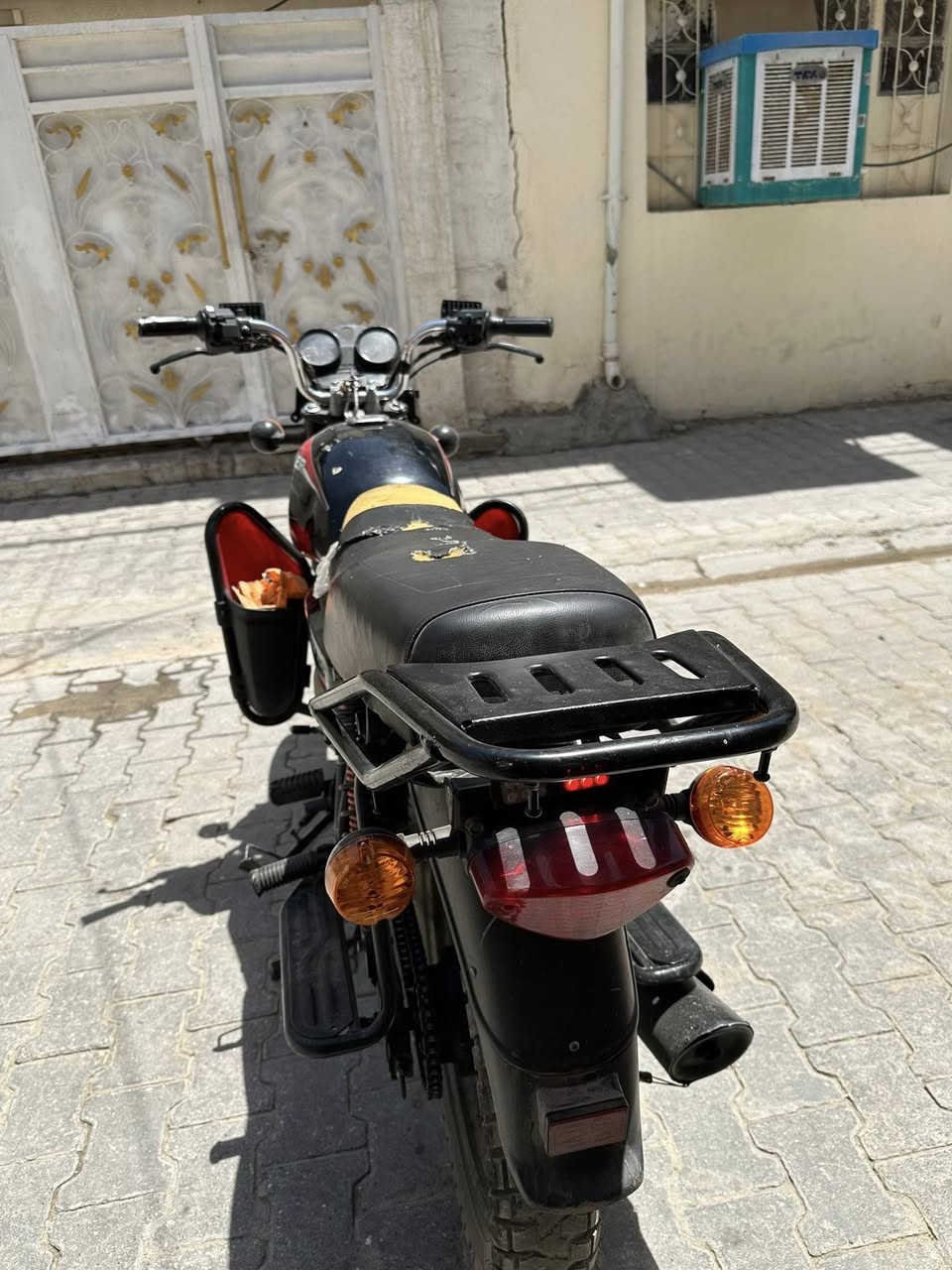 بوكسر جبلي 21دراجه كامله سلف هندر كهربئيات كلها شغاله مكينه لا مفتوحه ولا مجفته ولا تبخير يرادلها ترتيب نواقص لايت امام دشبول هورن سعرها 650 مكاني بغداد المنصور 
***********
