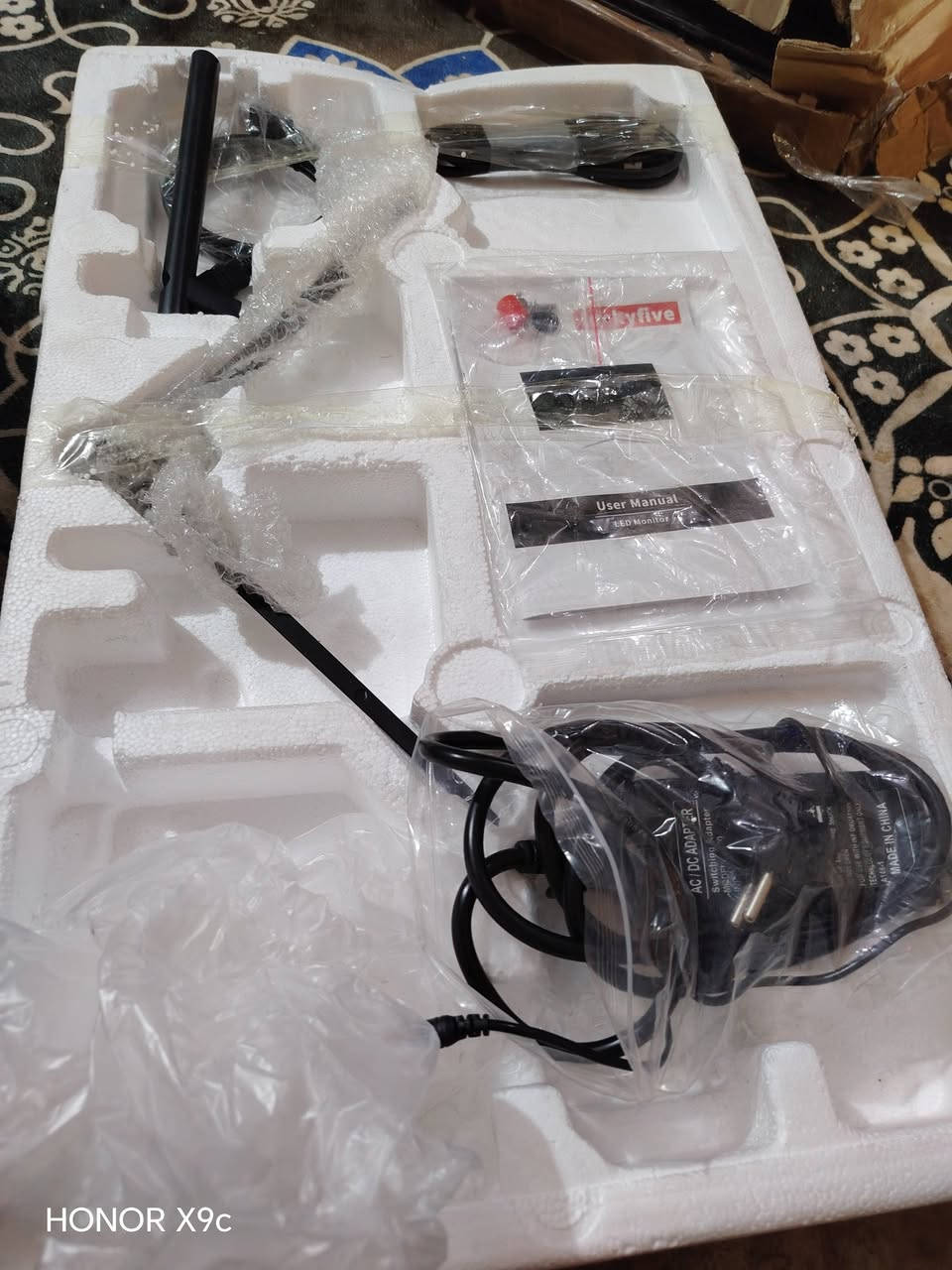 السلام عليكم شباب.. 
شاشه طلعت عندي تشتغل بعدهي بل الجيس بس بيه كسر شغلتها تطلع الكسر مالتها 😔😔😔 قياسها 27
كلش حلو منحني شكلها اعتقد مال كيمنك 
سعرها 25 مو التوصيل واعتقد تصلح


**إذا كنت صاحب هذا الإعلان وتريد حذفه لأي سبب، رجاءا أرسل رسالة إلى الدعم الفني**