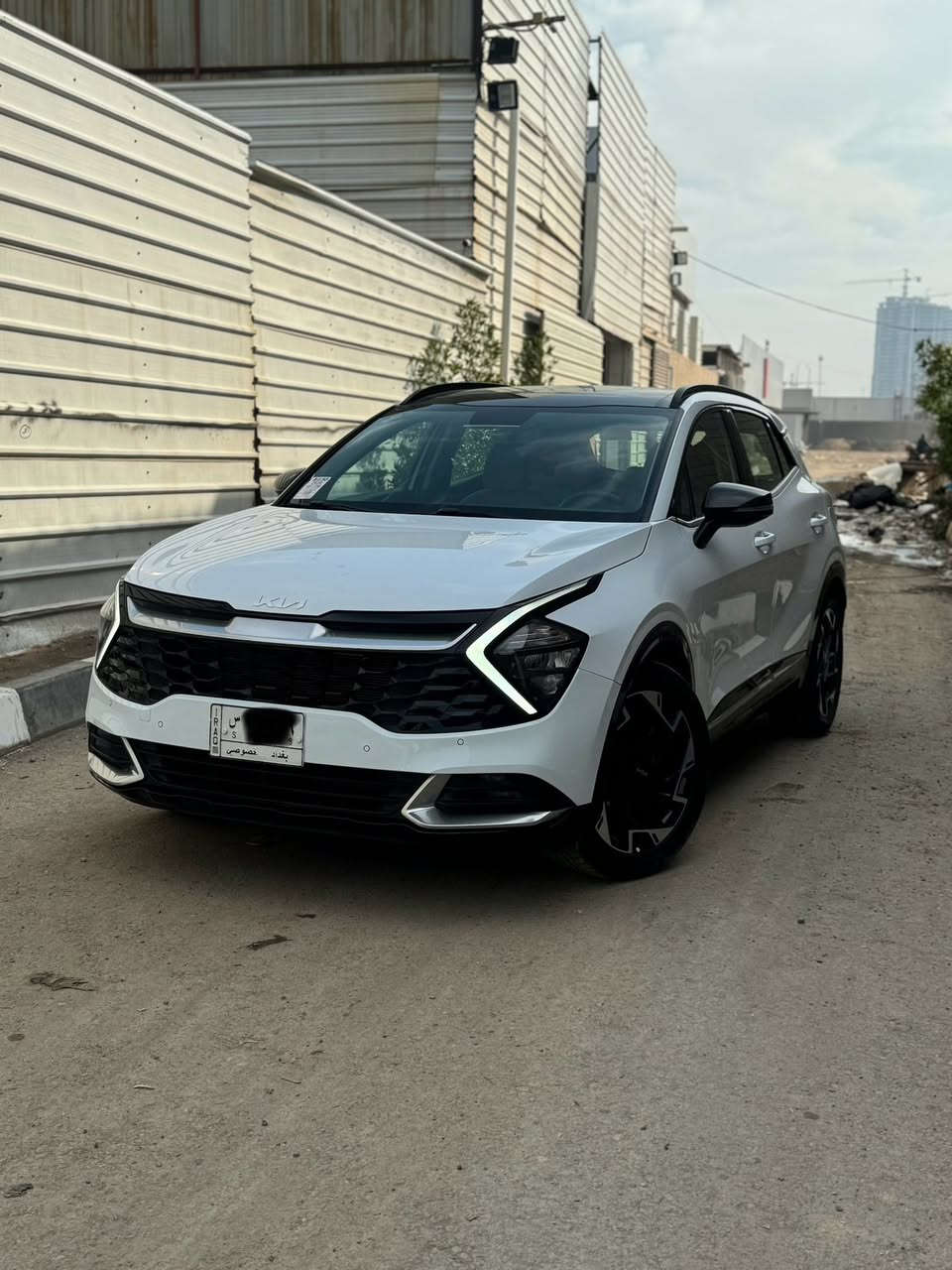 سبورتج فول 1/1 . 2023
فول مواصفات اعلى شي 
ماشيةً30الف 
سيارة كفالة من الصبغ 
بارد بين البابتين كد شبر 
سعر 230$ 
مكان بغداد 
***********
