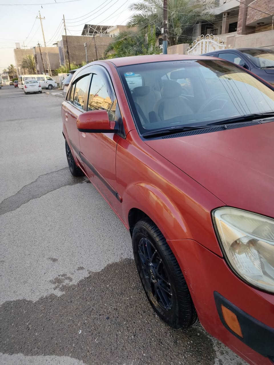 السلام عليكم / 
كيا ريو ٢٠٠٨  / محرك ١٦٠٠ / السعر  ٦٥ وبيها مجال 

التفاصيل 👇
حادثها مال وارد الجاملغ الايمن الخلفي 
والجاملغ الأيسر مال السائق مطخوخ بالعراق هنا ومصلح 
سيارة خير من الله كير ومكينة 
منظومة تبريد جديدة كاملة وتبريد ثلج 
صدر امامي جديد كله وتايرات امامي جدد ويل كب 
صدر خلفي بحالة جيدة وتايرات الخلفية هم جيدة
كهربائيات كلها شغالة سنتر لوك سويج 
سيارة الحمد لله ما ناقصها شي والسونار مرفق مالتها
 لغود سليمة / لونها بيه جراد شويه من يم القمارة والصفاح بيها مكان صبغ يعني ابيع الك حزام

مكاني بغداد الجديدة حي المعلمين 
متواجد فيس وع الرقم 👇
***********
