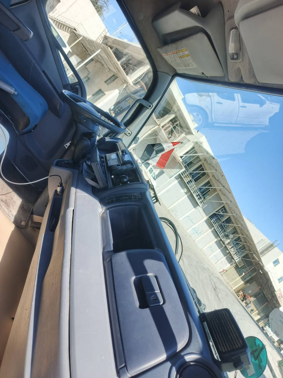 سلام عليكم اخوان كنتر اوربي وارد سويدي تخم تاير زوج باتري كوري  جديد طول البدي خمسه وربع السياره كفاله عامه لا صبغ لا طخه السنويه لل 2030 بسمي جادر جديد كير اوتو 7 نمر نضام ادبلو بس اني لاغي الدبلو محرك انجكتر سوبر السياره كفاله عامه مكان السياره صلاح الدين سامراء ***********
