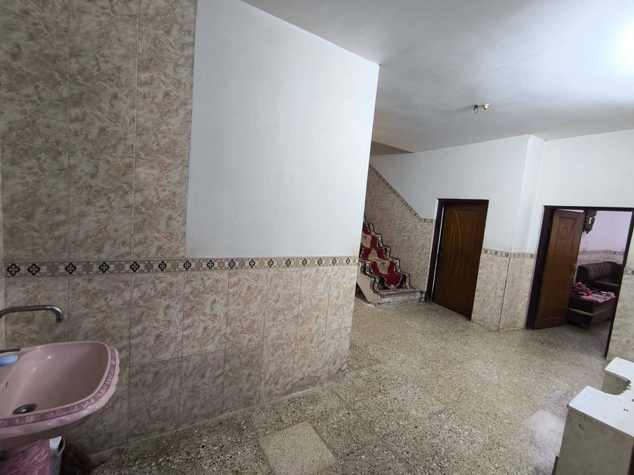 السلام عليكم عرض جديد دار للبيع الموقع الحصيوه يقع على ضفاف نهر دجله مساحة الدار 1250 يحتوي على ثنين نوم +صاله +هول +هول حولي +مطبخ  حديقه إماميه واسعه وحديقه خلفيه ما يقارب 200متر 
#_للاستفسار_الاتصال_على_الرقم_***********
#_واتس***********
#_مكتب_النخيل_للعقار_الموقع__الشيخ_حمد_
#_مقابيل_مزرعة_العصفوره
