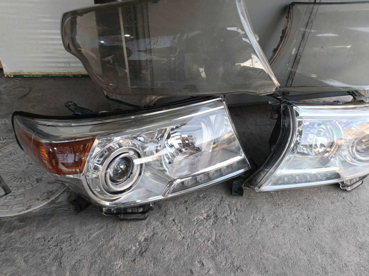 يا الله السلام عليكم ورحمة الله وبركاته يتوفر جام لايت لاندكروز من موديل 2004الى موديل 2025العنوان كم ساره ***********
