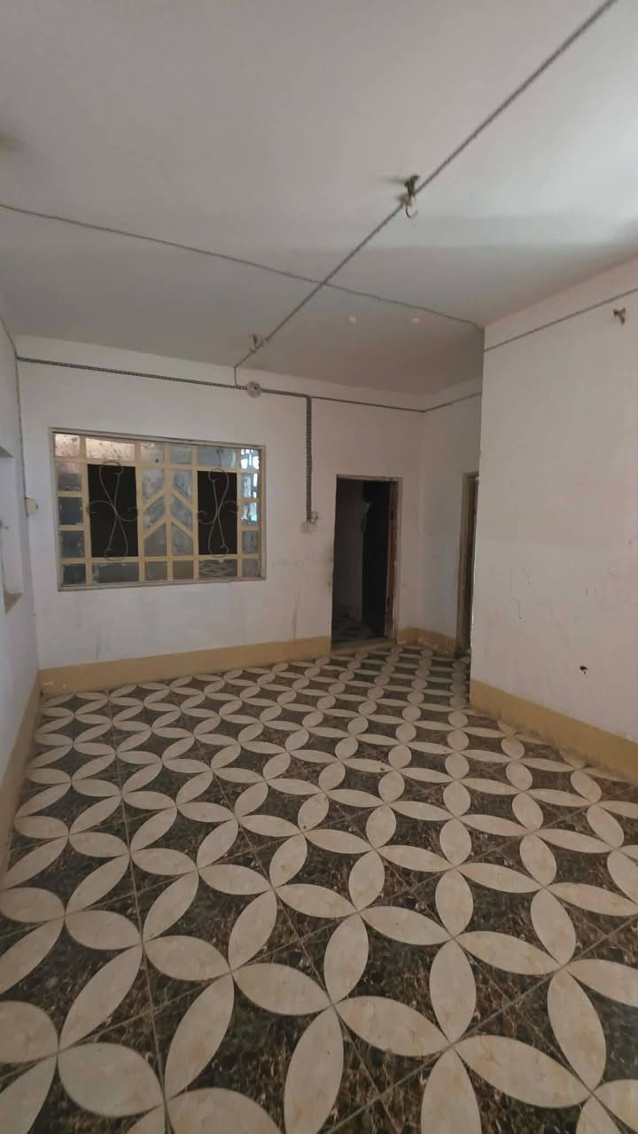 بيت 100 متر للايجار طابقين 
يحتوي على ثلاثه غرف استقبال ومطبخ وصاله 
سعر الايجار 300 ألف 💸💸
النجف الاشرف الحولي قرب مول جوهره العرب 
@سيد زين


**إذا كنت صاحب هذا الإعلان وتريد حذفه لأي سبب، رجاءا أرسل رسالة إلى الدعم الفني**