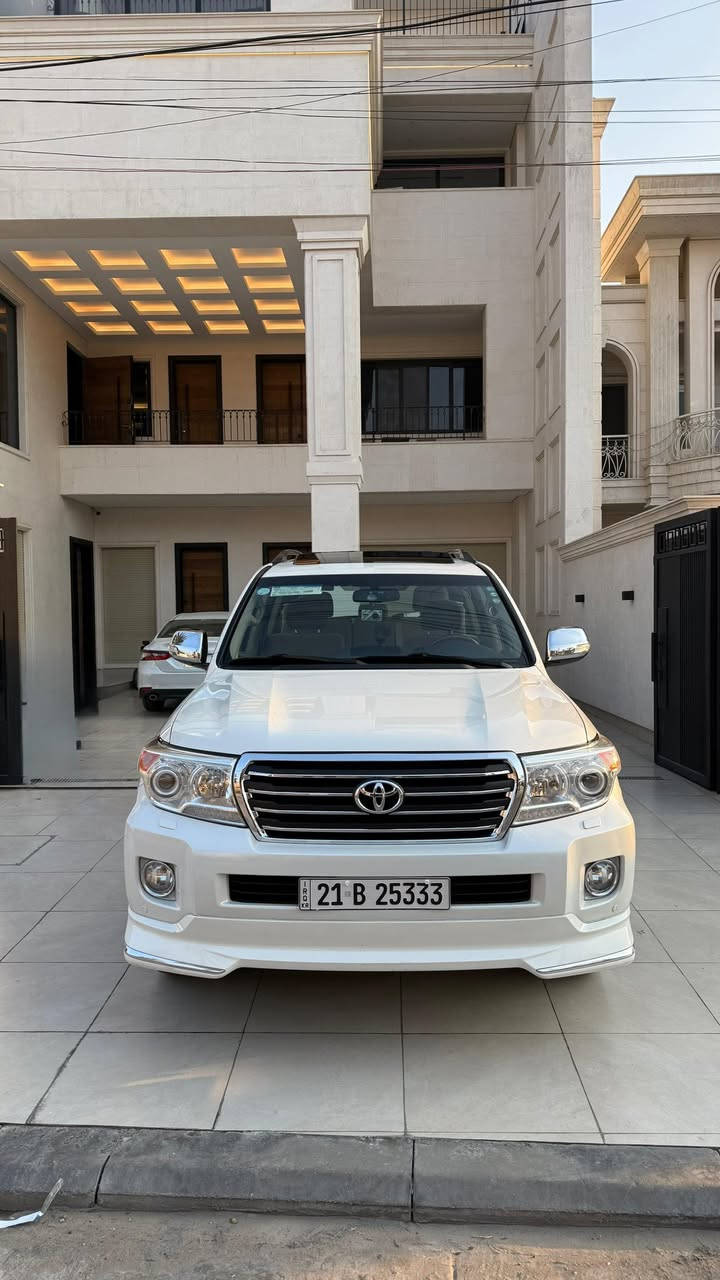 2015 Toyota Landcruiser 

سلام عليكم

لاندكروز 2015 جيهان اول مالك 
GXR v6
مكينة 6 سلندر
رقم سليمانية باسمي
ماشية 138 الف حقيقي

سبير وعدة مال شركة 
على ايد وحدة من هيه زيرو 
مكينة كير حداديه تخم تاير باتري كهربائيات كلهن جدد 
كفاله من الصبغ والتبديل 

بيها بارد جوه قبغ البانزين

المواصفات:-
سلايد فتحة
ثلاجة 
كشنات كهربائي ثلاث دكم
شاشة + كامرة + حساس امامي خلفي  
تحكمات ستيرن 
مري شفط
8 ايرباك 

نظام فور ويل 
تشغيل عن بعد 
تشغيل بصمة وابواب وجنطة
وباقي من المواصفات معروفة

مكانها بغداد سيديه 📍
***********
